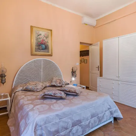 Sofia By Interhome דירה מונליה